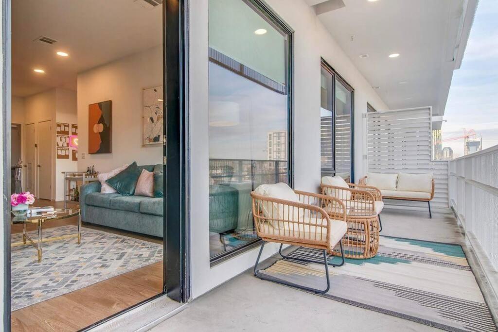 Stylish Downtown W/ Pool & Parking Apartment Nashville