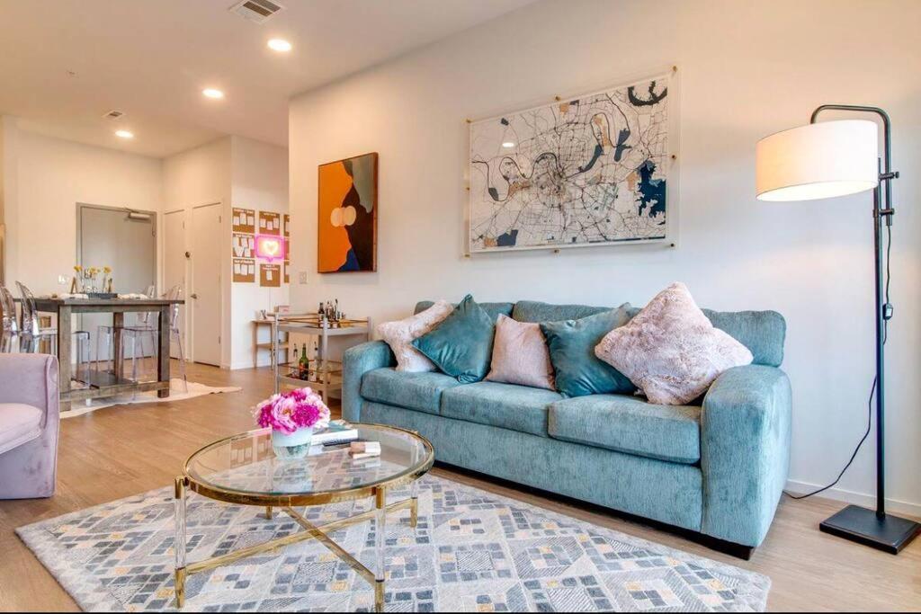 Apartment Stylish Downtown W/ Pool & Parking
